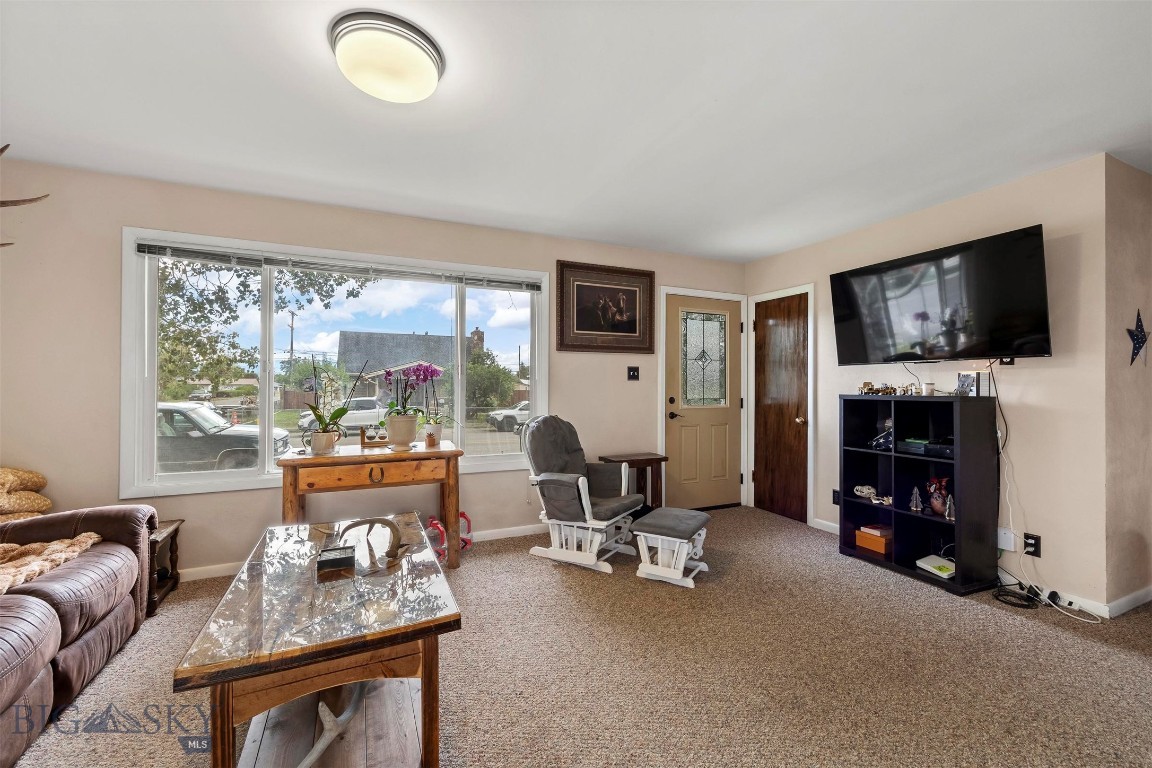 2419 Ottawa Property Photo 6