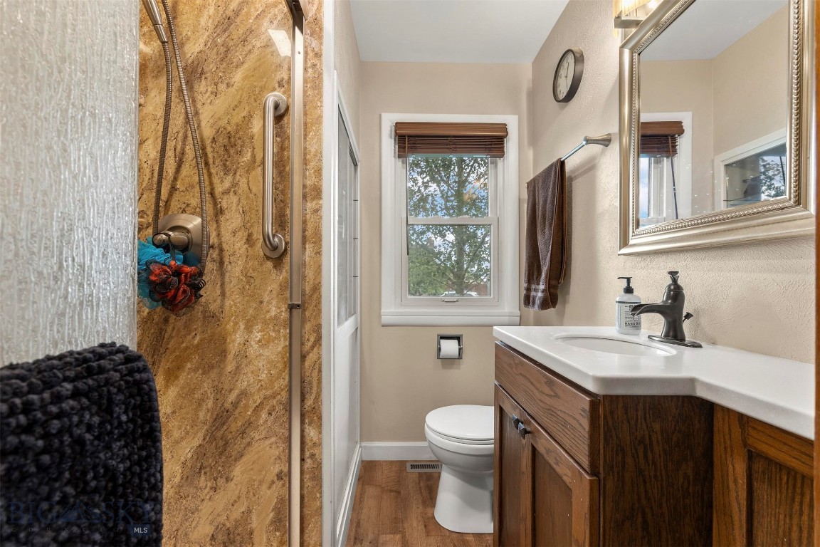 2419 Ottawa Property Photo 7