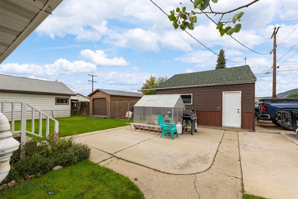 2419 Ottawa Property Photo 18