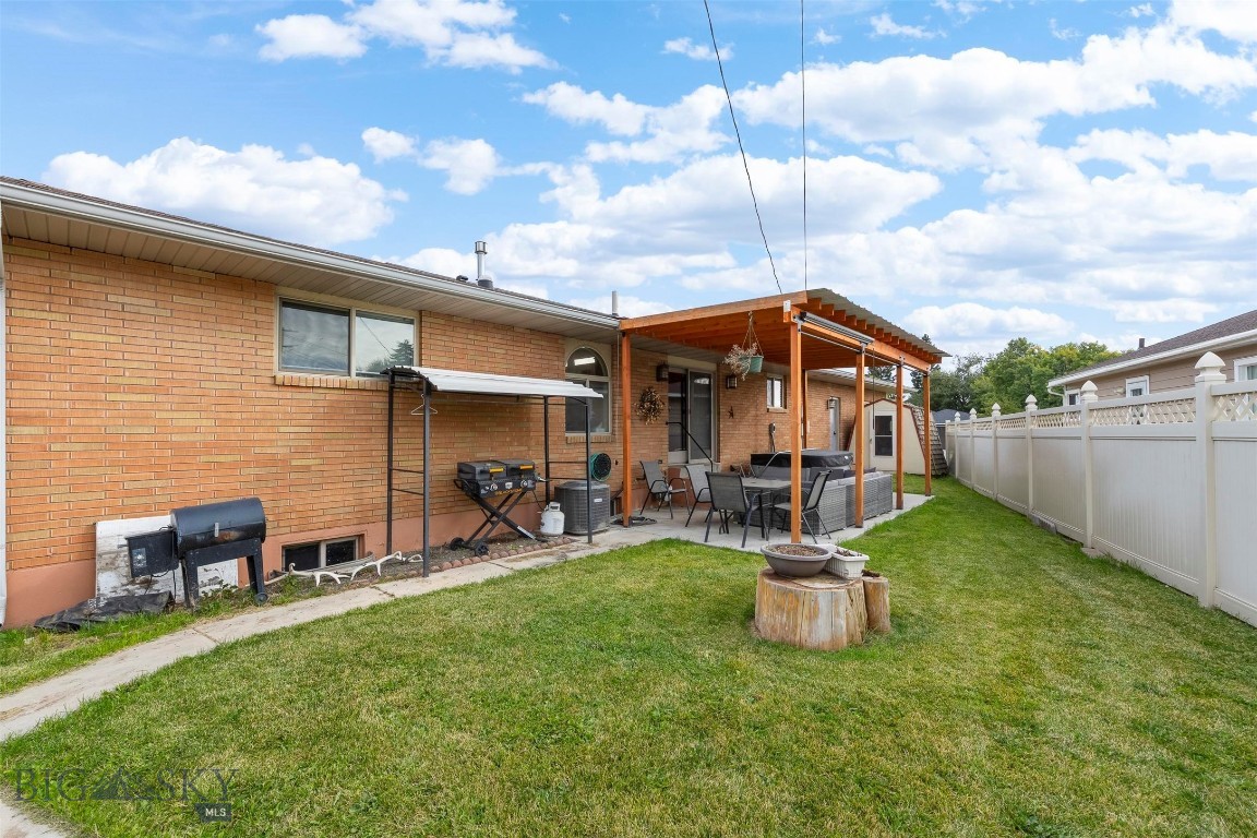3033 Edwards Property Photo 4
