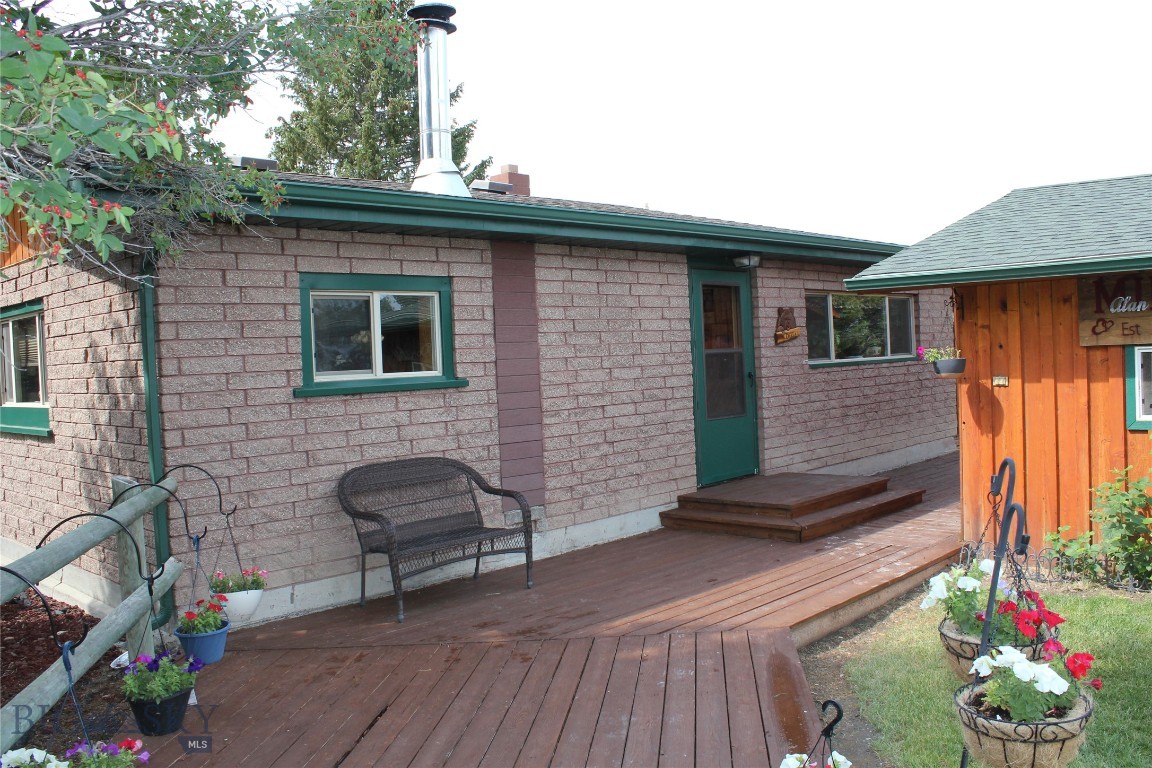 485 N Main Property Photo 3