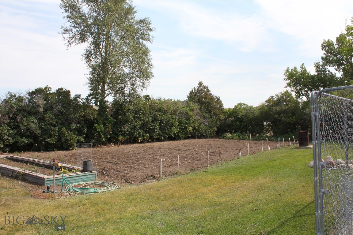 485 N Main Property Photo 5