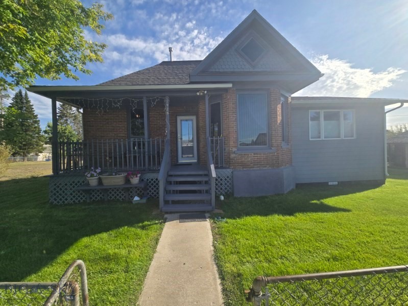 1926 Yale Avenue Property Photo 1