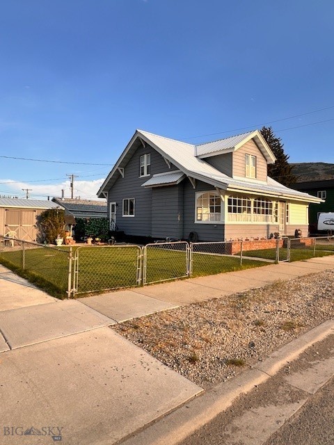 309 Maple Street Property Photo 2