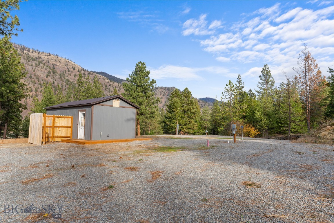 8596 Mt Highway 200 Property Photo 4