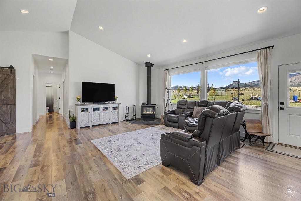 414785 Property Photo 9