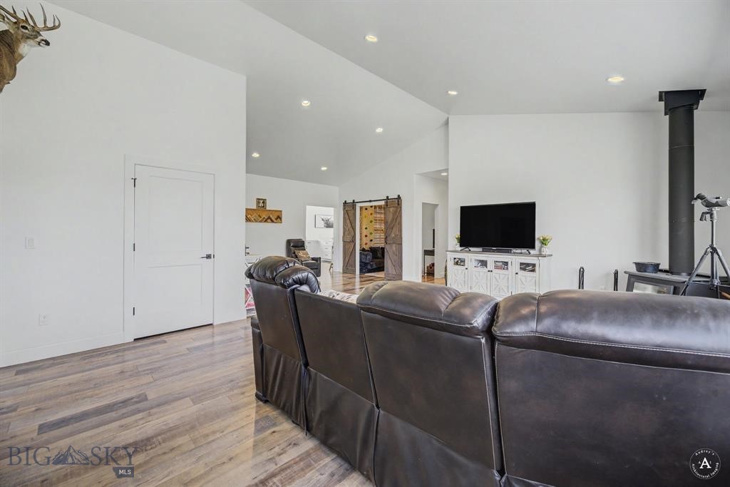 414785 Property Photo 10