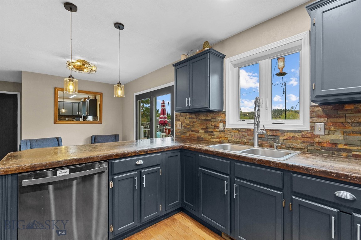 1517 Bluebird Property Photo 12