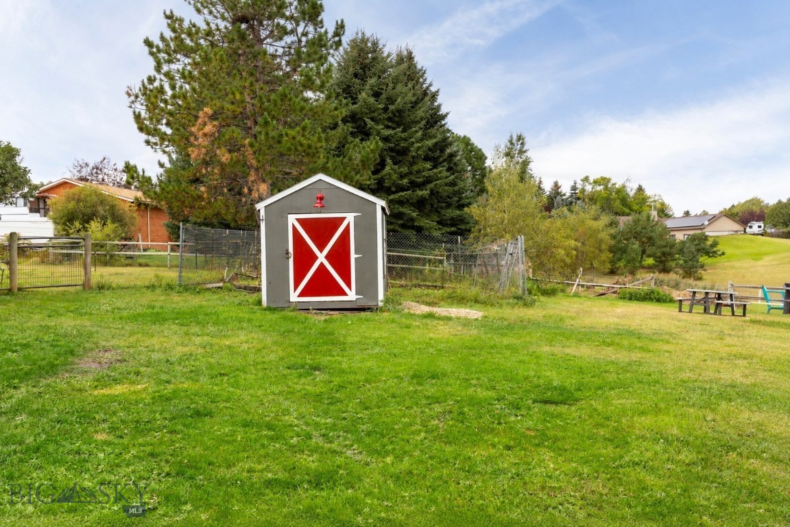 1517 Bluebird Property Photo 40