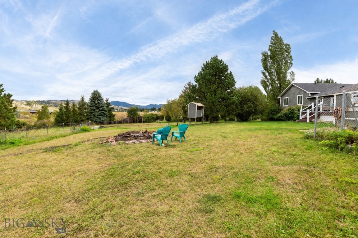 1517 Bluebird Property Photo 41