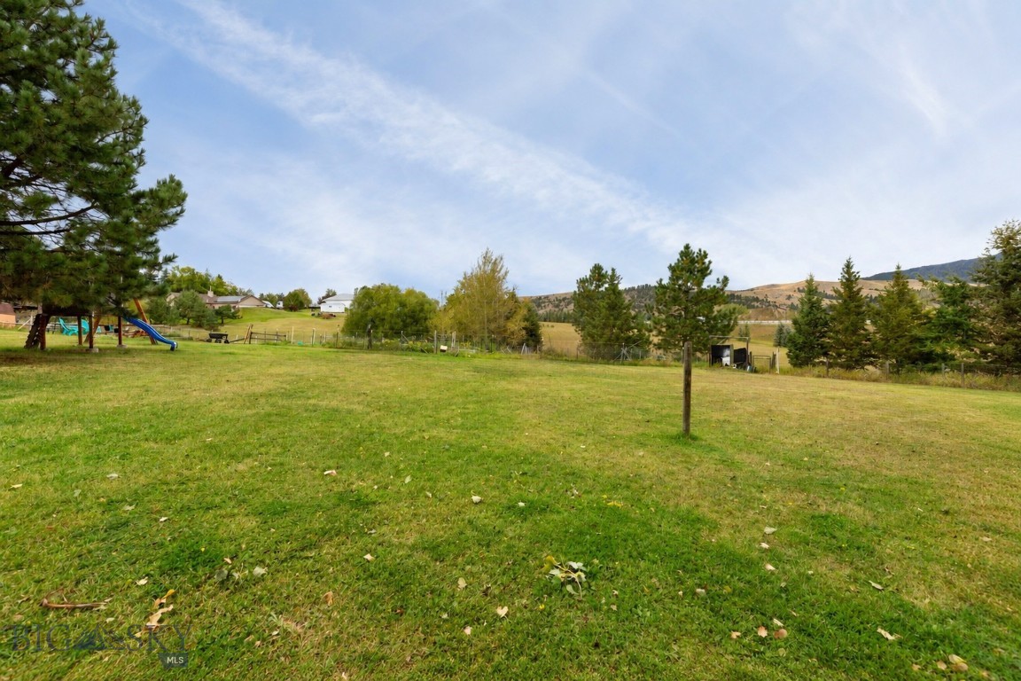 1517 Bluebird Property Photo 43