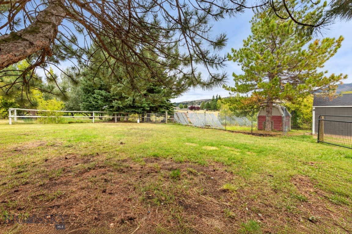 1517 Bluebird Property Photo 44