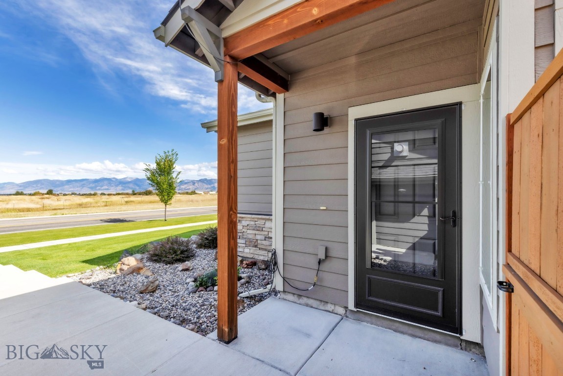5079 Dragon Fly Street Property Photo 3