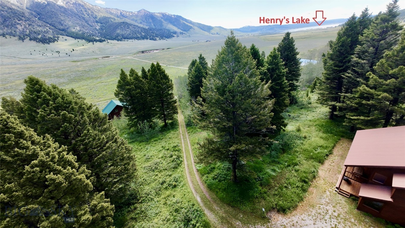5611 2 Lazy 2 Road Property Photo 3