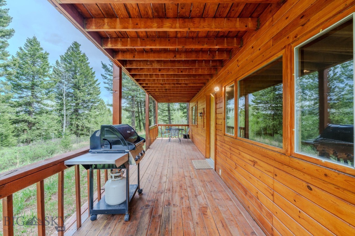 5611 2 Lazy 2 Road Property Photo 9