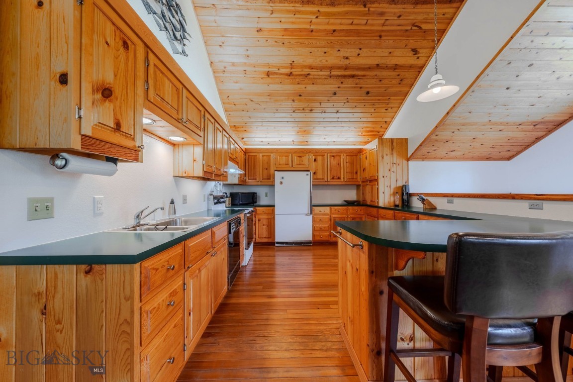5611 2 Lazy 2 Road Property Photo 12
