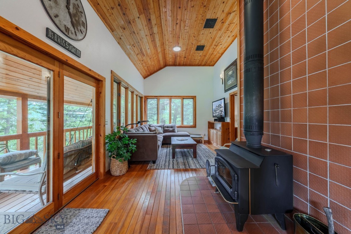 5611 2 Lazy 2 Road Property Photo 15