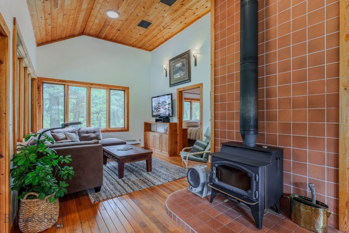 5611 2 Lazy 2 Road Property Photo 16