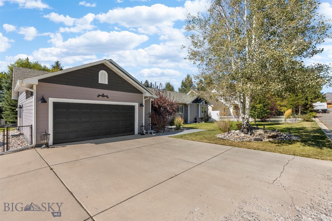 4235 Springfield Property Photo 3