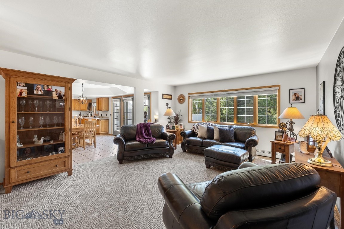 4235 Springfield Property Photo 6