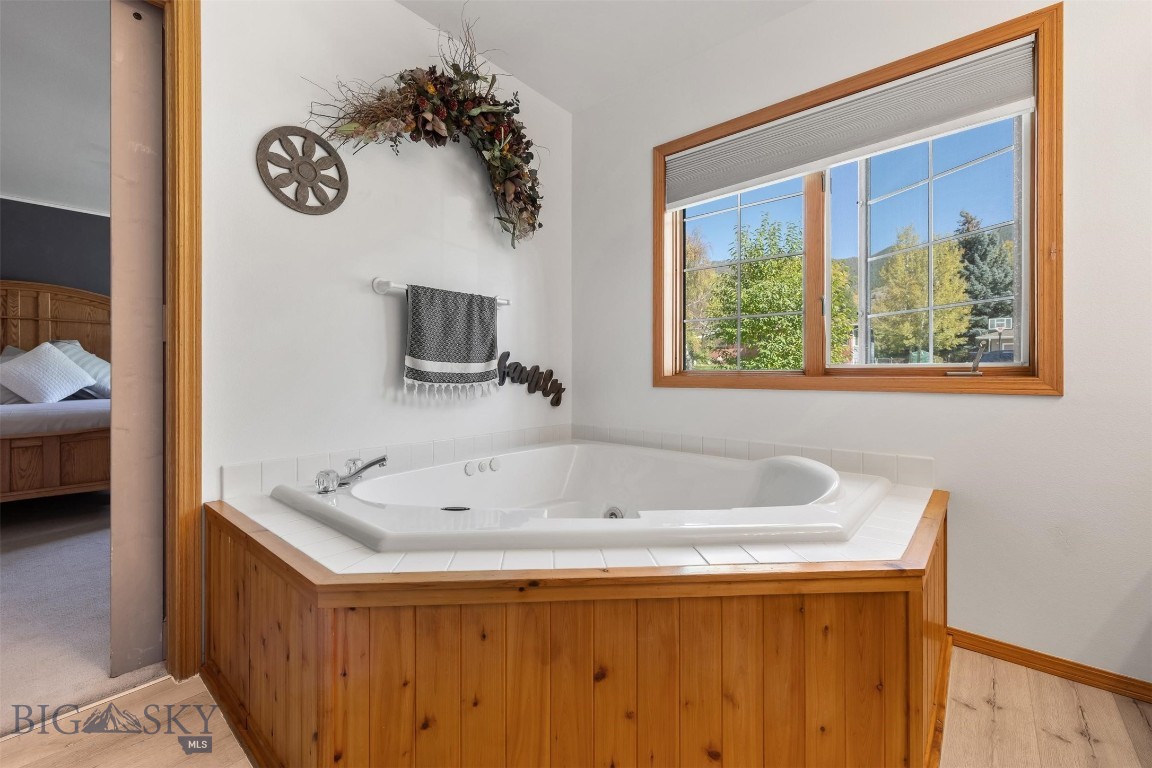 4235 Springfield Property Photo 16