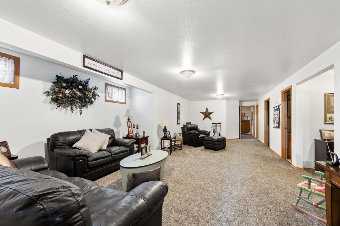 4235 Springfield Property Photo 20
