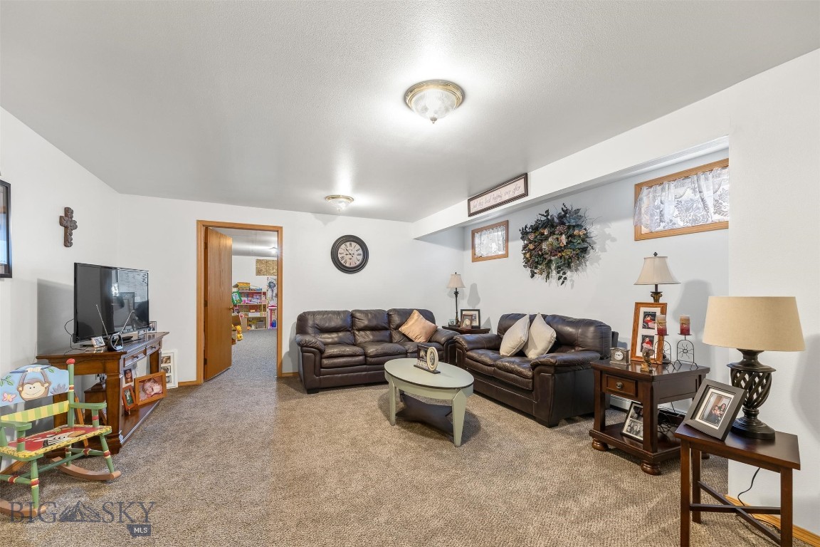 4235 Springfield Property Photo 22