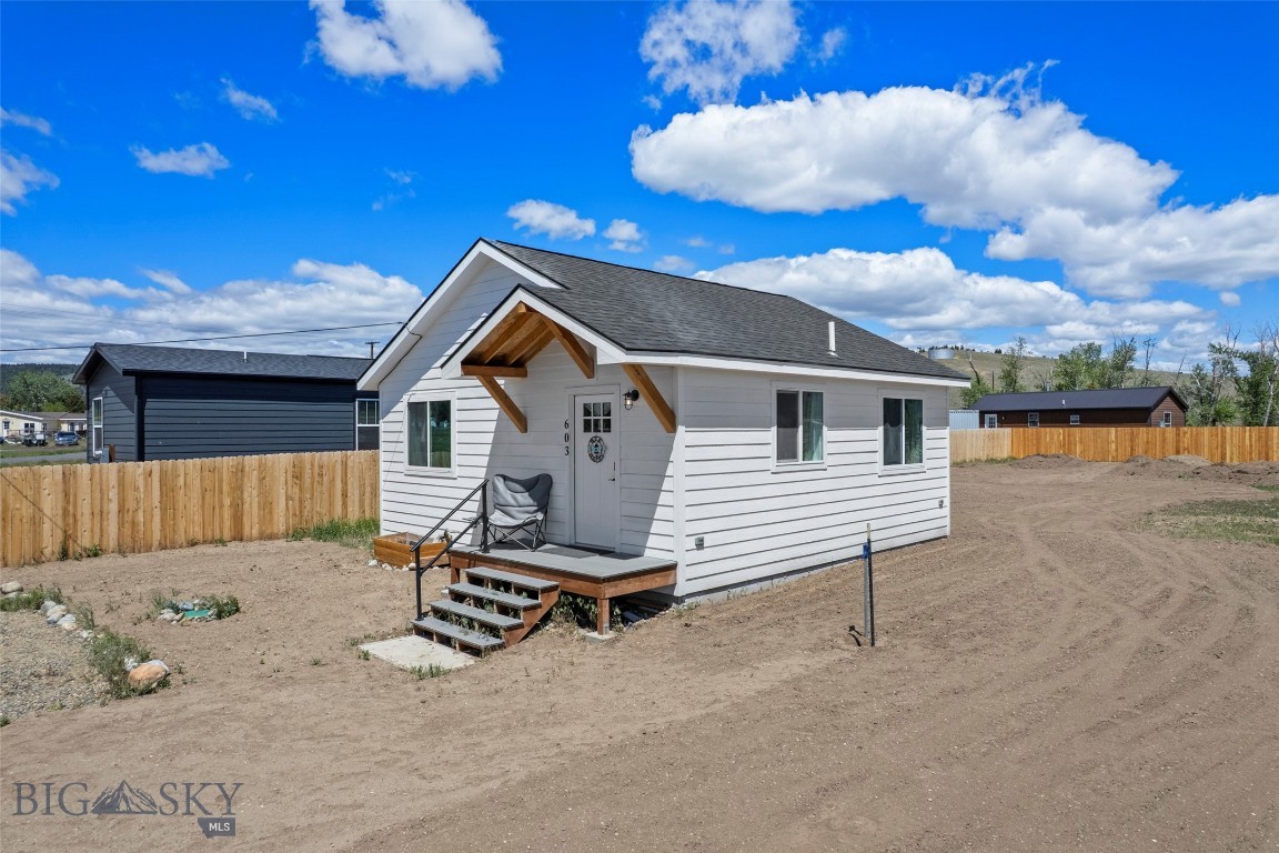 603 Aiden Way Property Photo 2