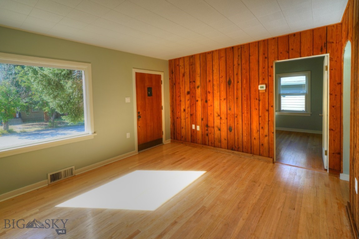 608 S 10th Property Photo 6