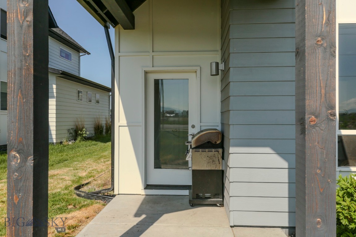 2002 Chipset Street A Property Photo 5