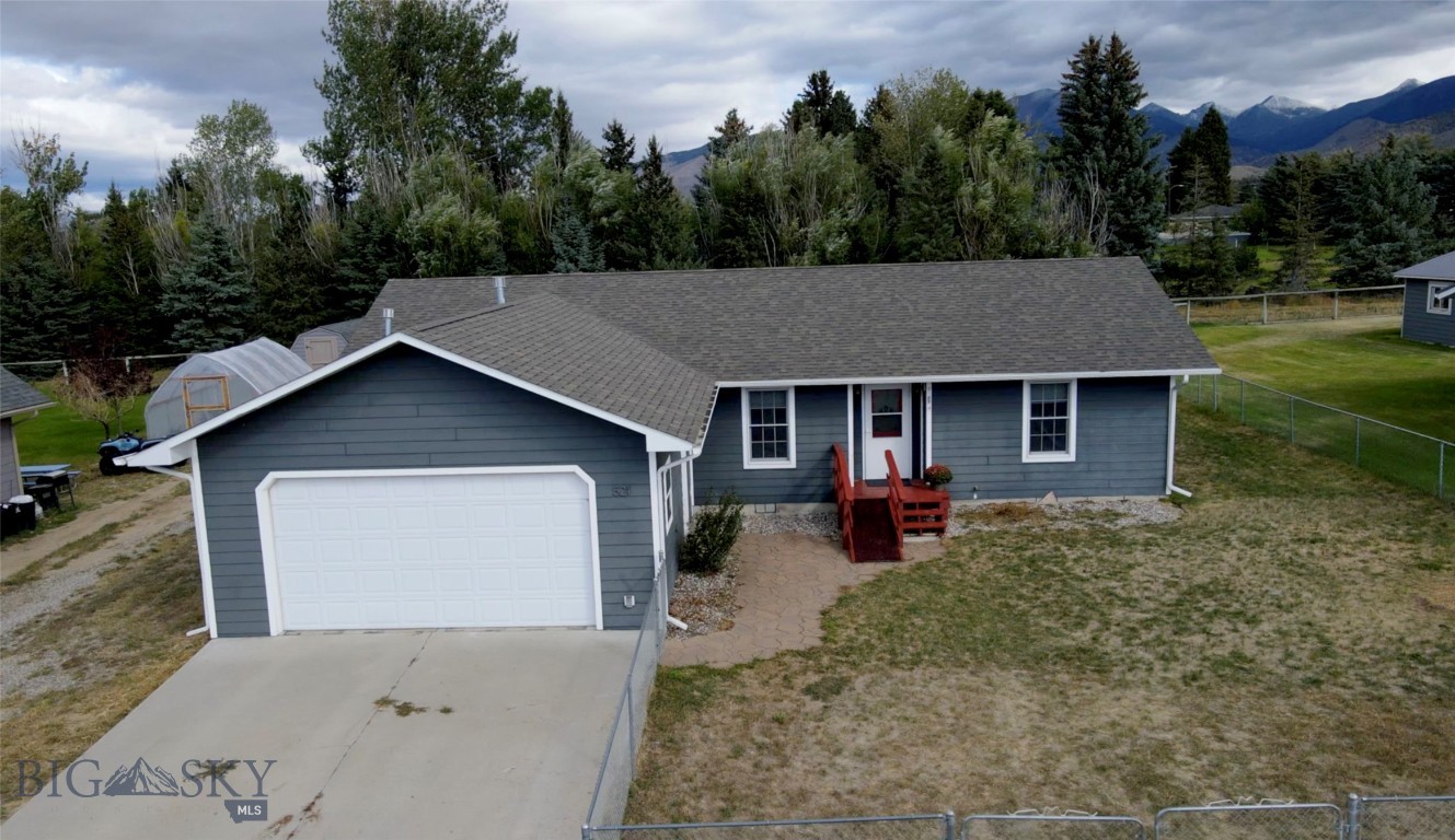 521 Centennial Property Photo 3