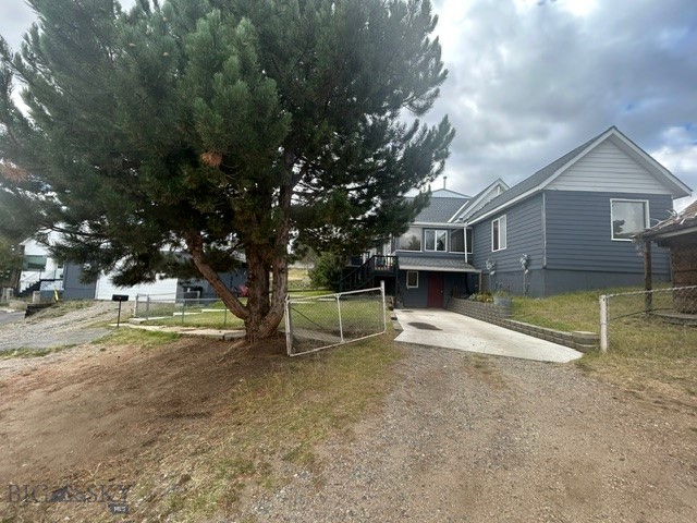 1611 6th Property Photo 2