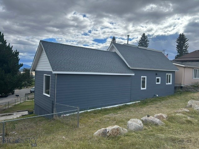 1611 6th Property Photo 5