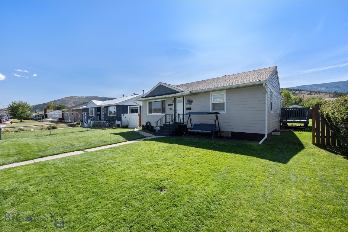 1905 W Park Avenue Property Photo 3
