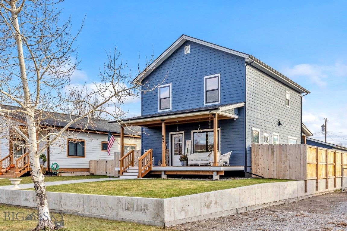607 E Elm Street Property Photo 4