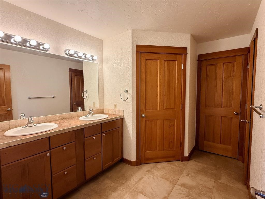 4662 Glenwood Drive Property Photo 9