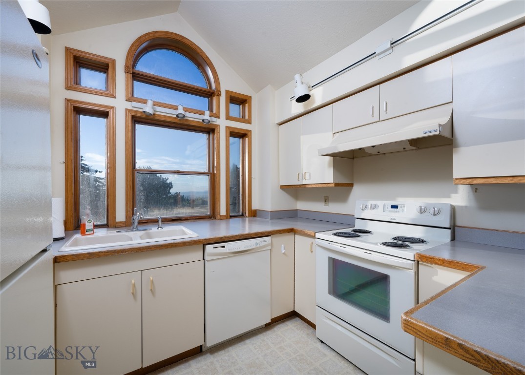 8855 Sypes Canyon Property Photo 17