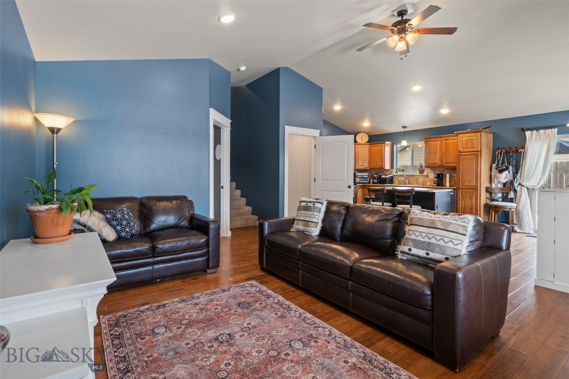 1524 Powers Boulevard Property Photo 2