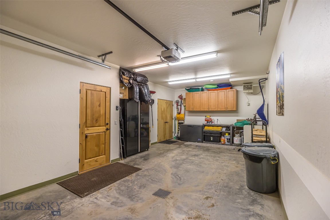 12 Indian Summer Road Property Photo 6