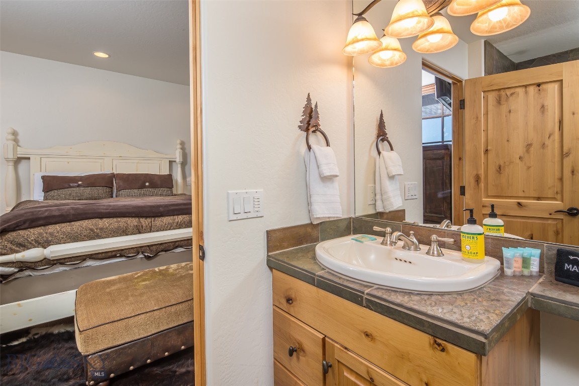 12 Indian Summer Road Property Photo 14