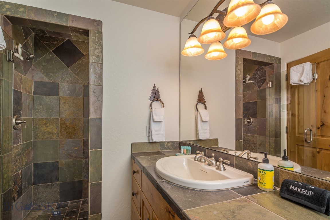 12 Indian Summer Road Property Photo 18