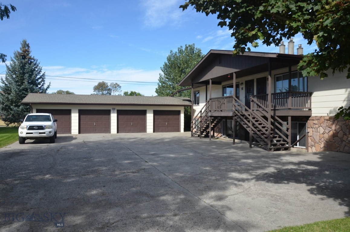 405 S 19th Avenue S Property Photo 1