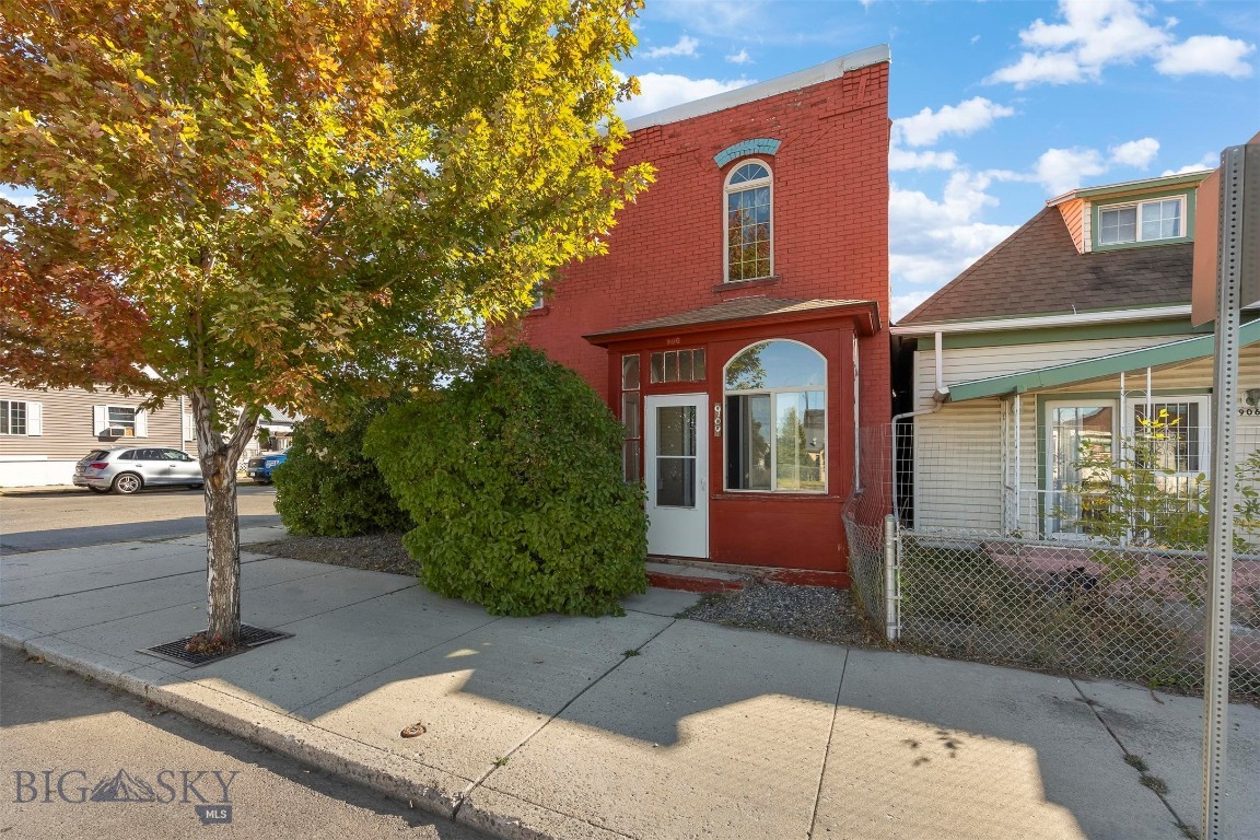 900 S Main Property Photo 1