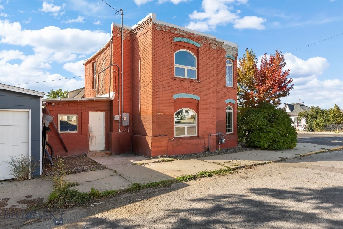 900 S Main Property Photo 3