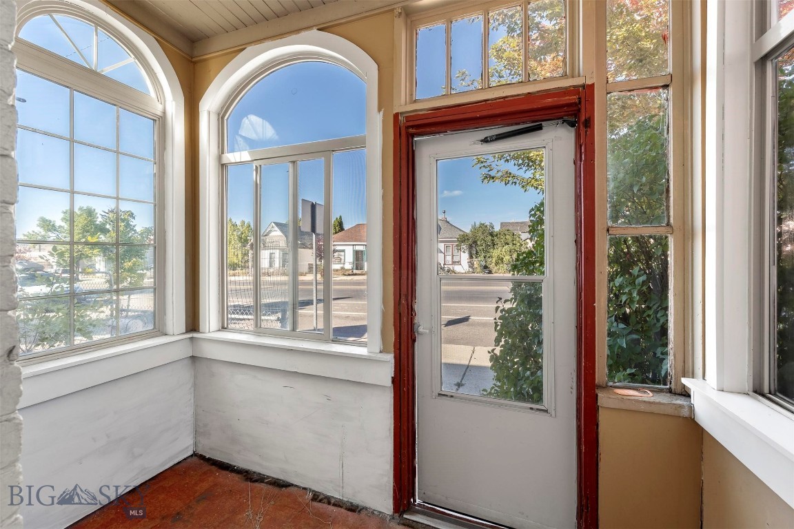 900 S Main Property Photo 6