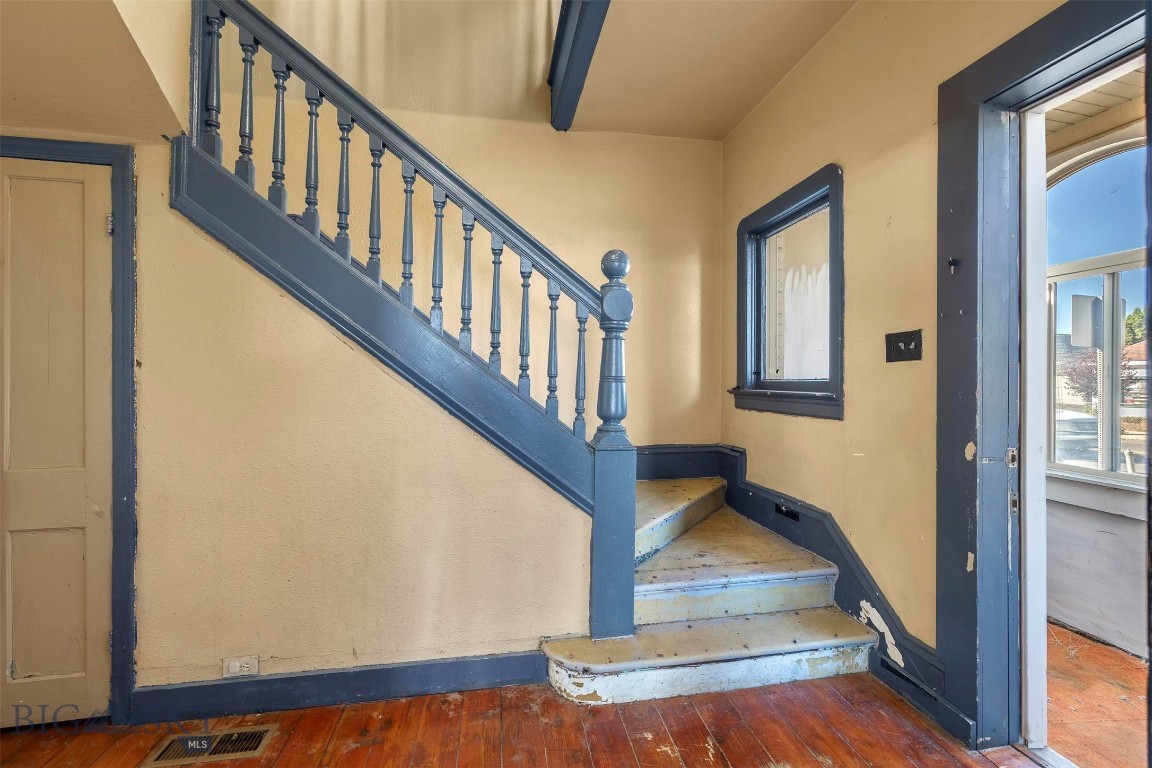 900 S Main Property Photo 7