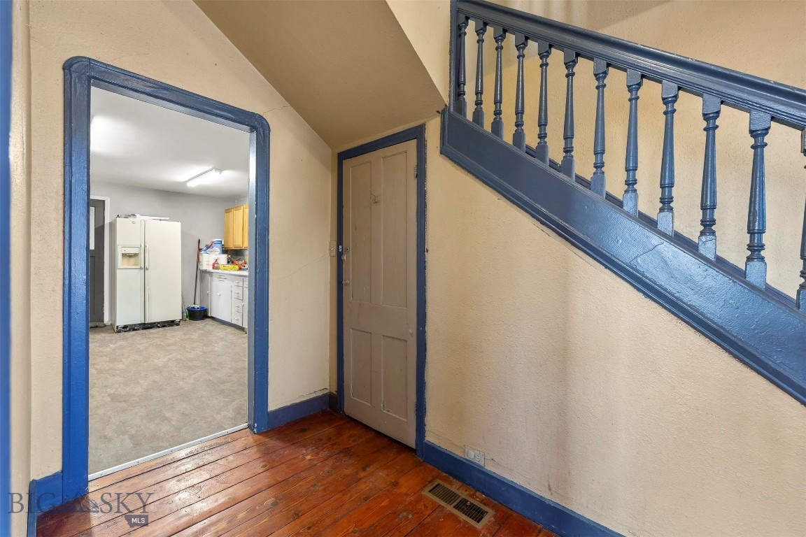 900 S Main Property Photo 8