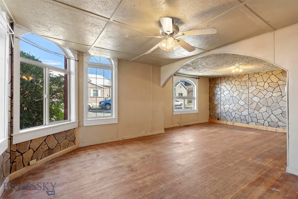 900 S Main Property Photo 9