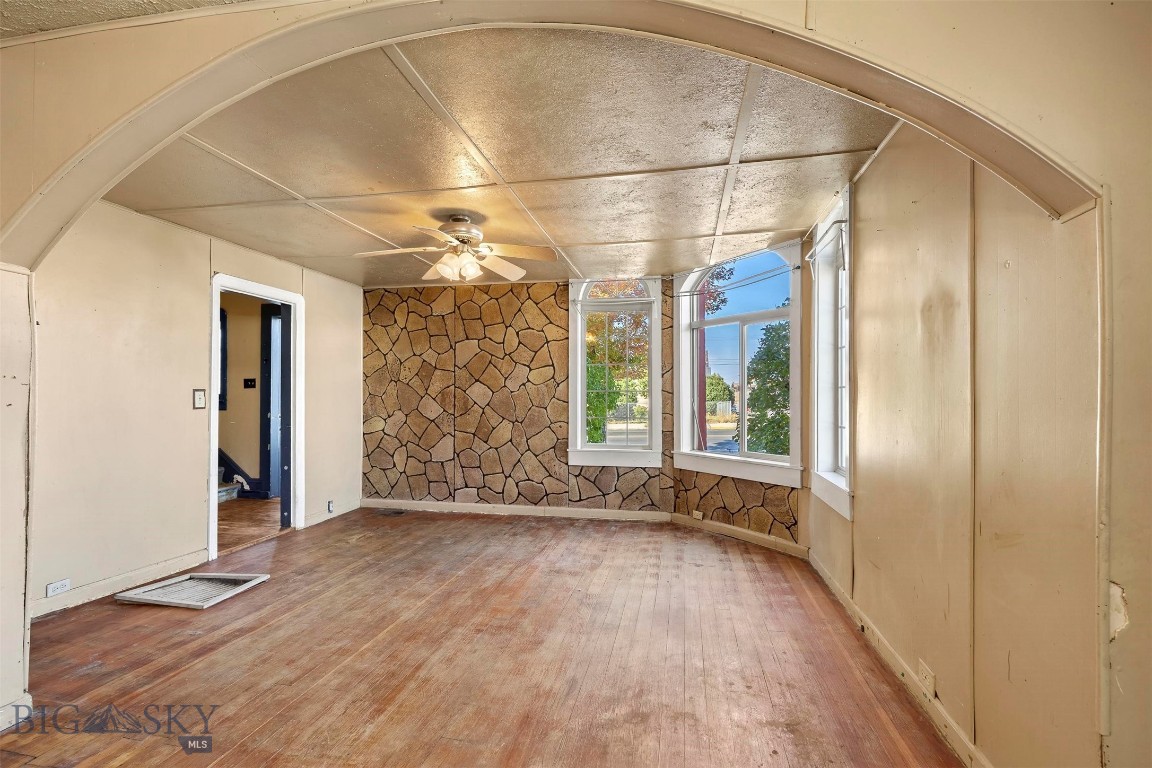 900 S Main Property Photo 11
