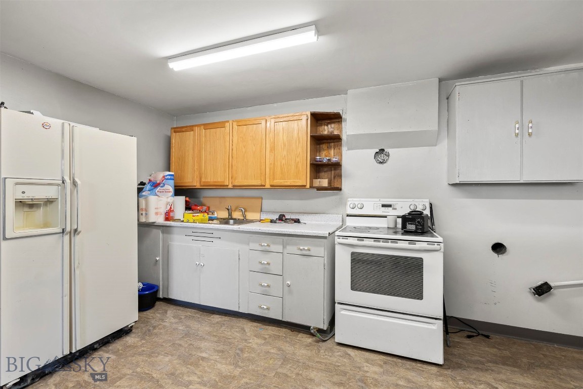 900 S Main Property Photo 13